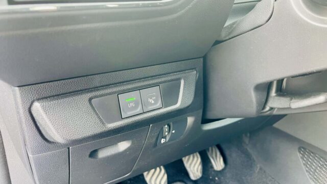 81d9a370-d434-4a6d-8127-6d387c809ae2